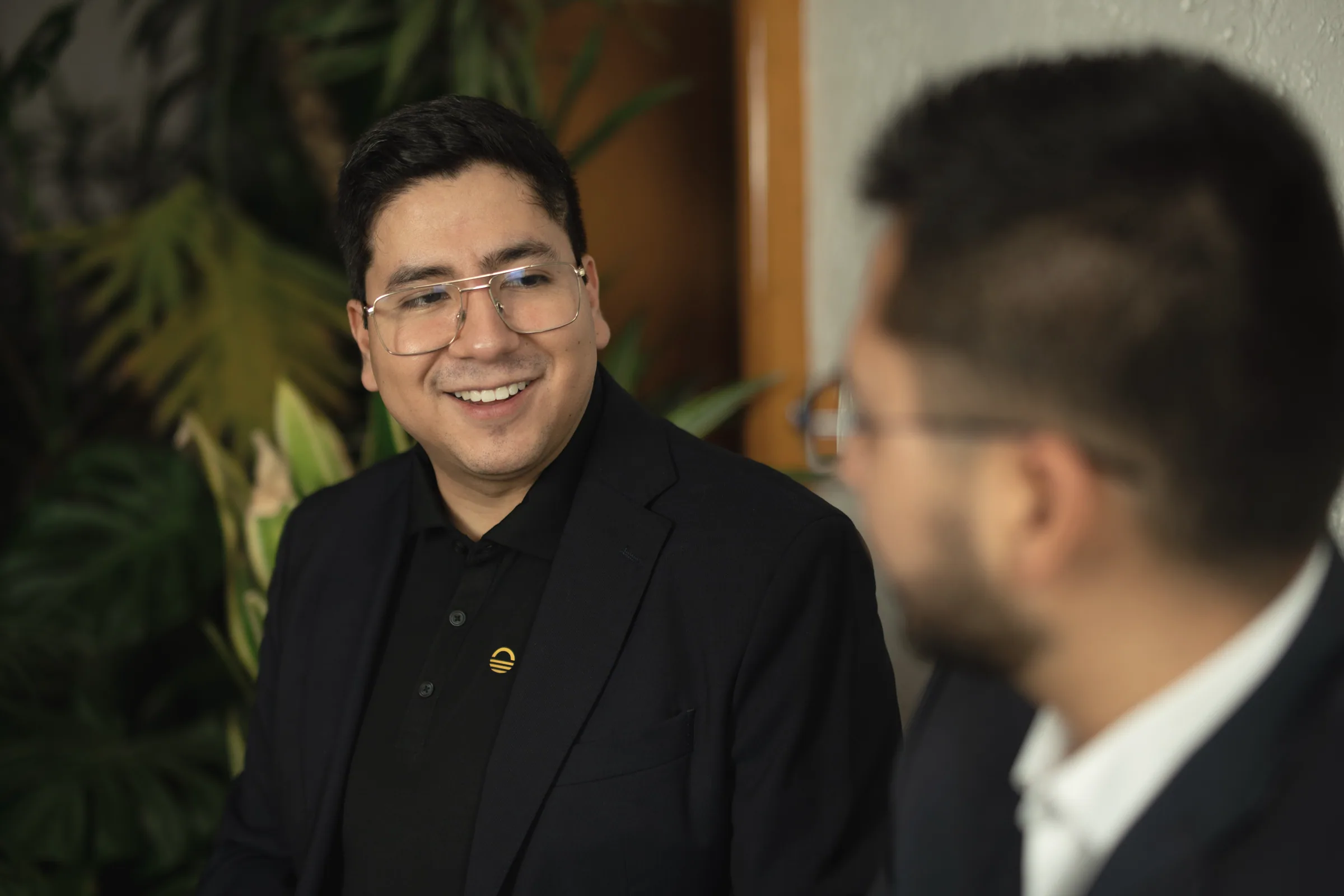 Gustavo Flores Echaiz, Aureo's CEO, in a meeting with Rodrigo Lomelí at the firm's Mexico City office